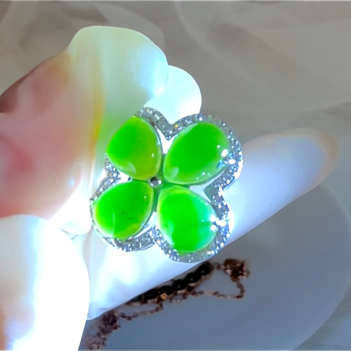 Sterling silver genuine bright green Sibebian Nephrite Jade four-leaf clover pendant
