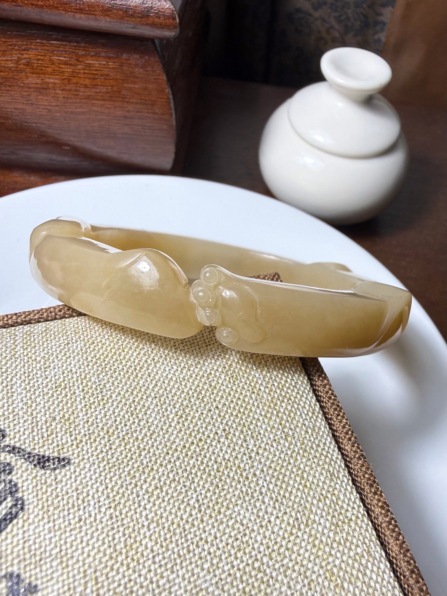 Certified Sugar brown Hetian Jade nephrite jade Bracelet Carved Cat bangle - 56mm inner diameter
