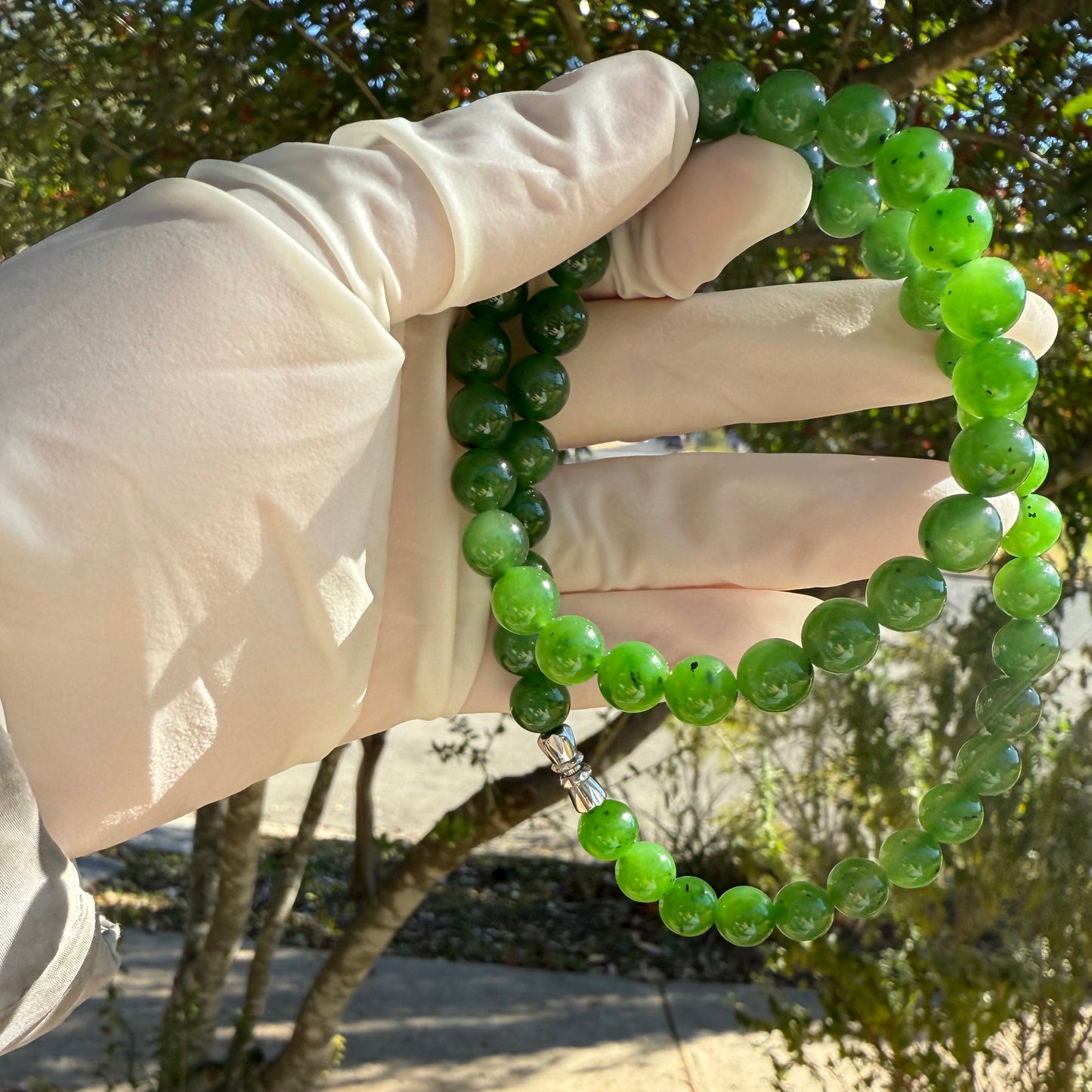 Certified bright Green Siberian genuine nephrite Necklace 17 inches
